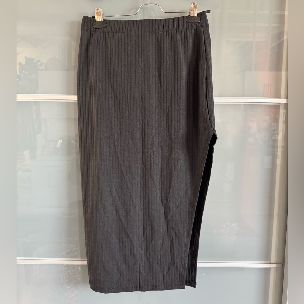 Black Stretchy Midi skirt